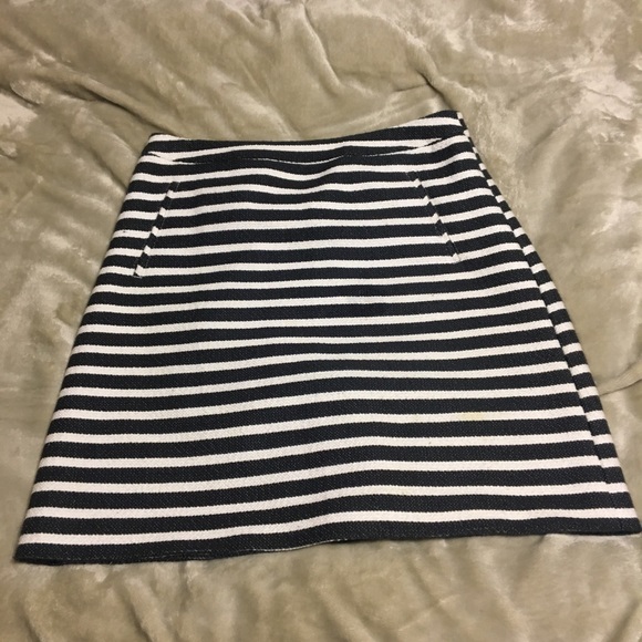 Halogen Dresses & Skirts - Halogen size 2 pencil skirt black cream stripe